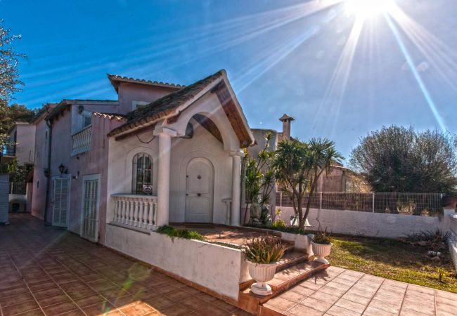 Дом на Santa Margalida - Casa con piscina, jardín y licencia vacacional 